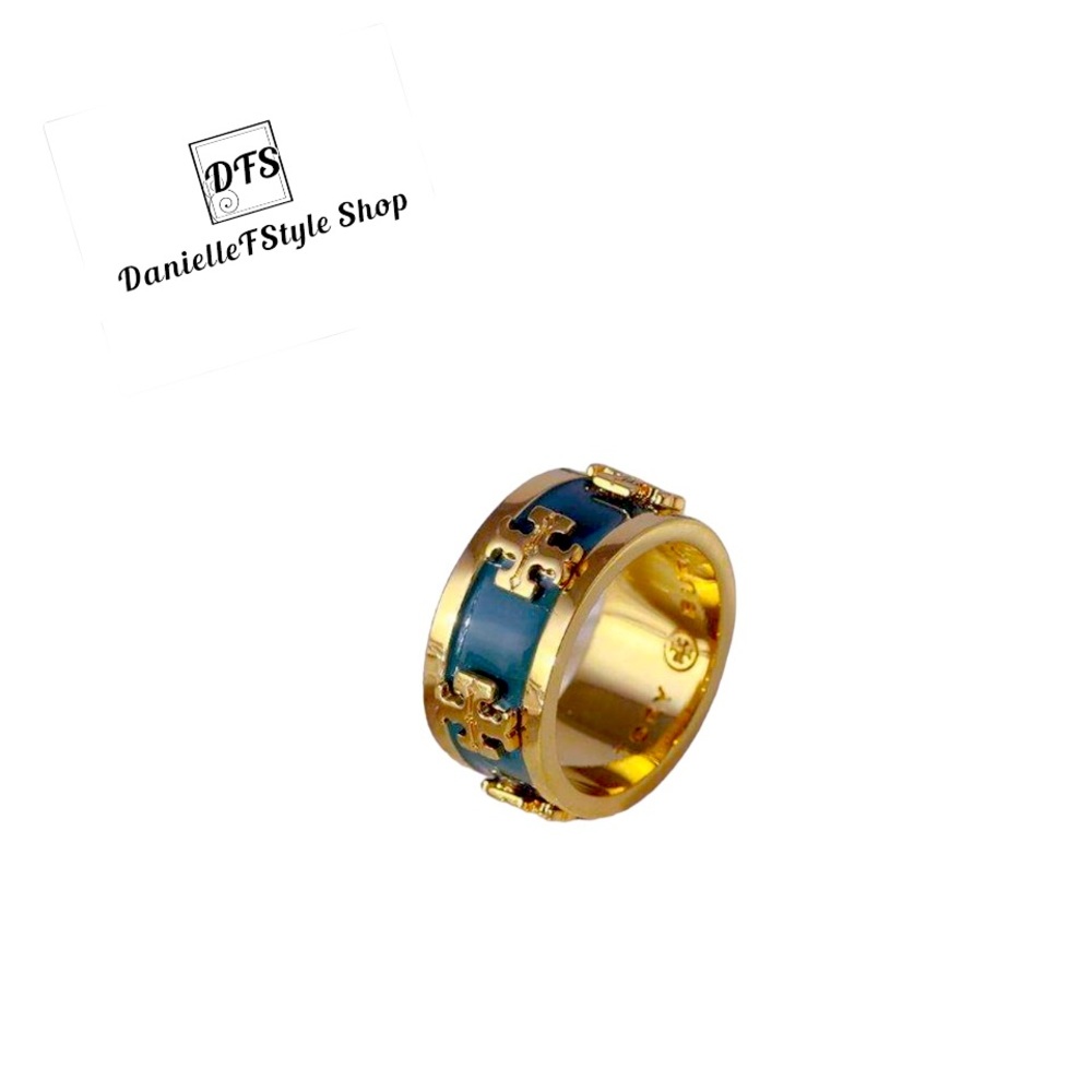 TORY BURCH • Green Enamel Raised Logo Ring with Giftbox and Dust Bag